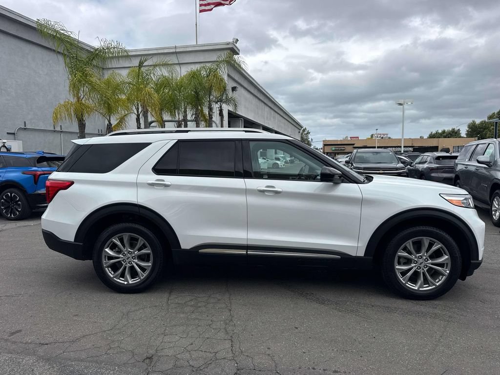 Used 2023 Ford Explorer Limited AWD/4WD image 2