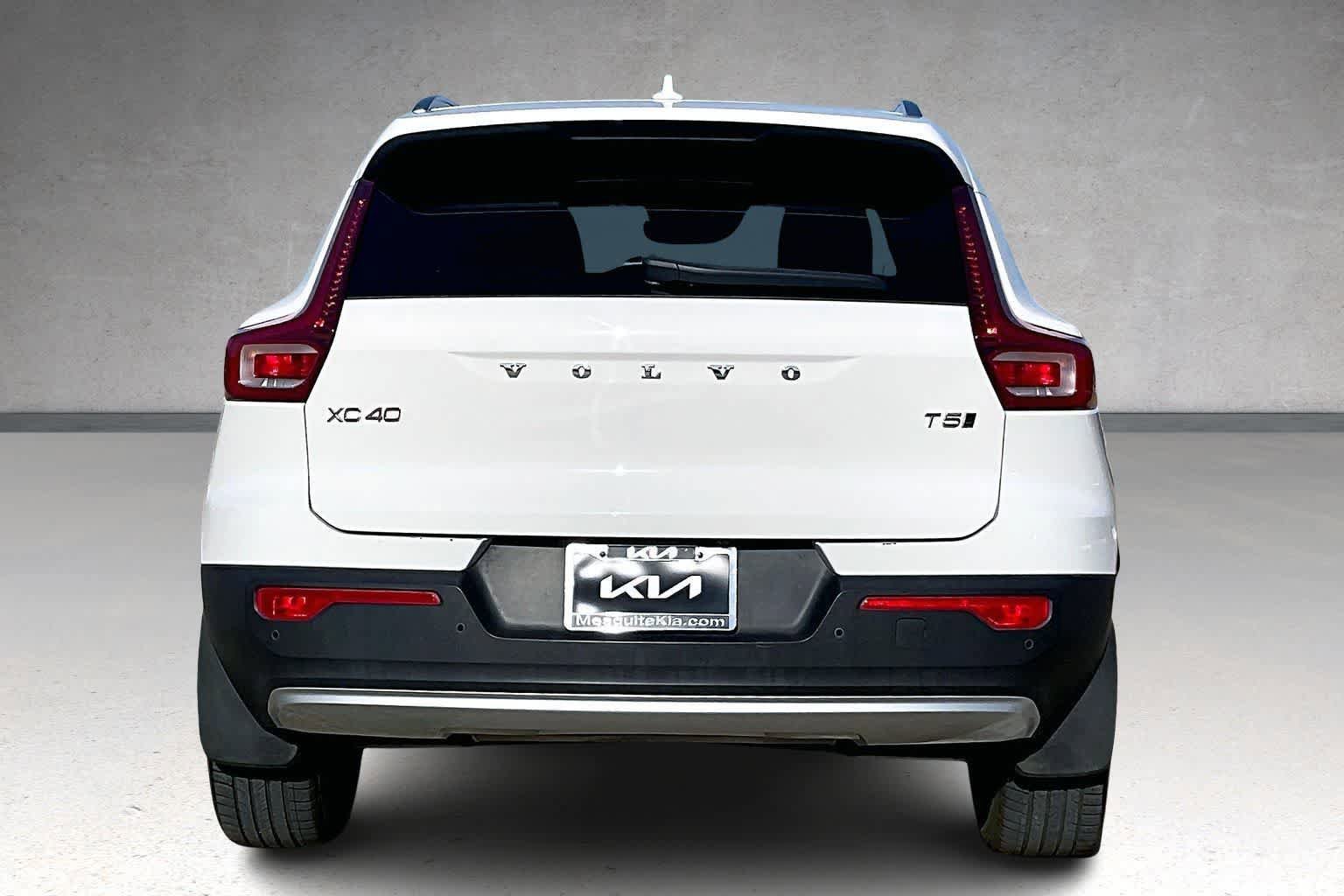Used 2019 Volvo XC40 T5 Momentum image 5