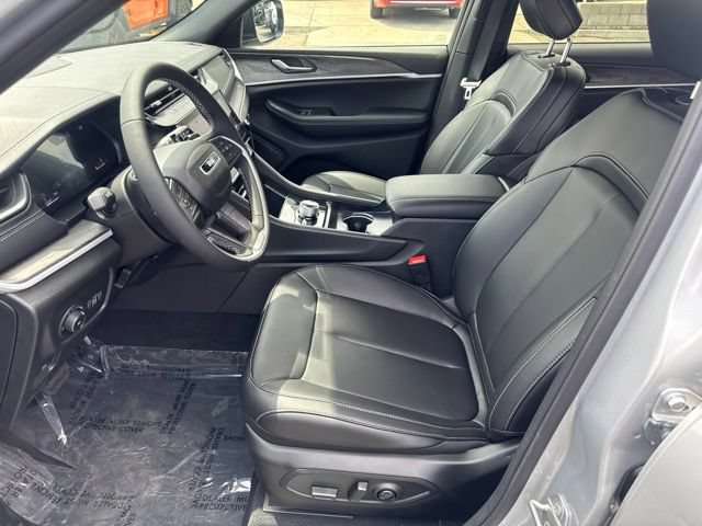New 2026 Jeep Grand Cherokee L Limited w/ Trailer Tow Package AWD/4WD image 16