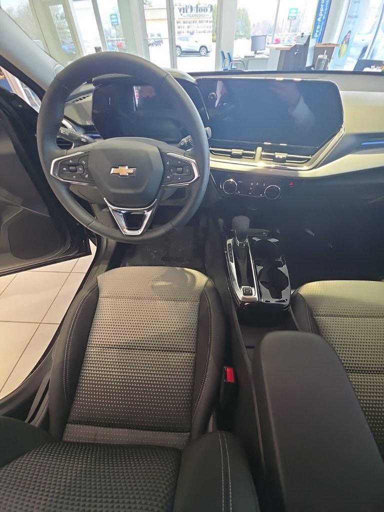 New 2026 Chevrolet Trax LT w/ LT Convenience Package FWD image 11