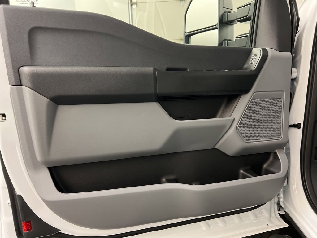 New 2026 Ford F350 XL w/ XL Chrome Package image 23