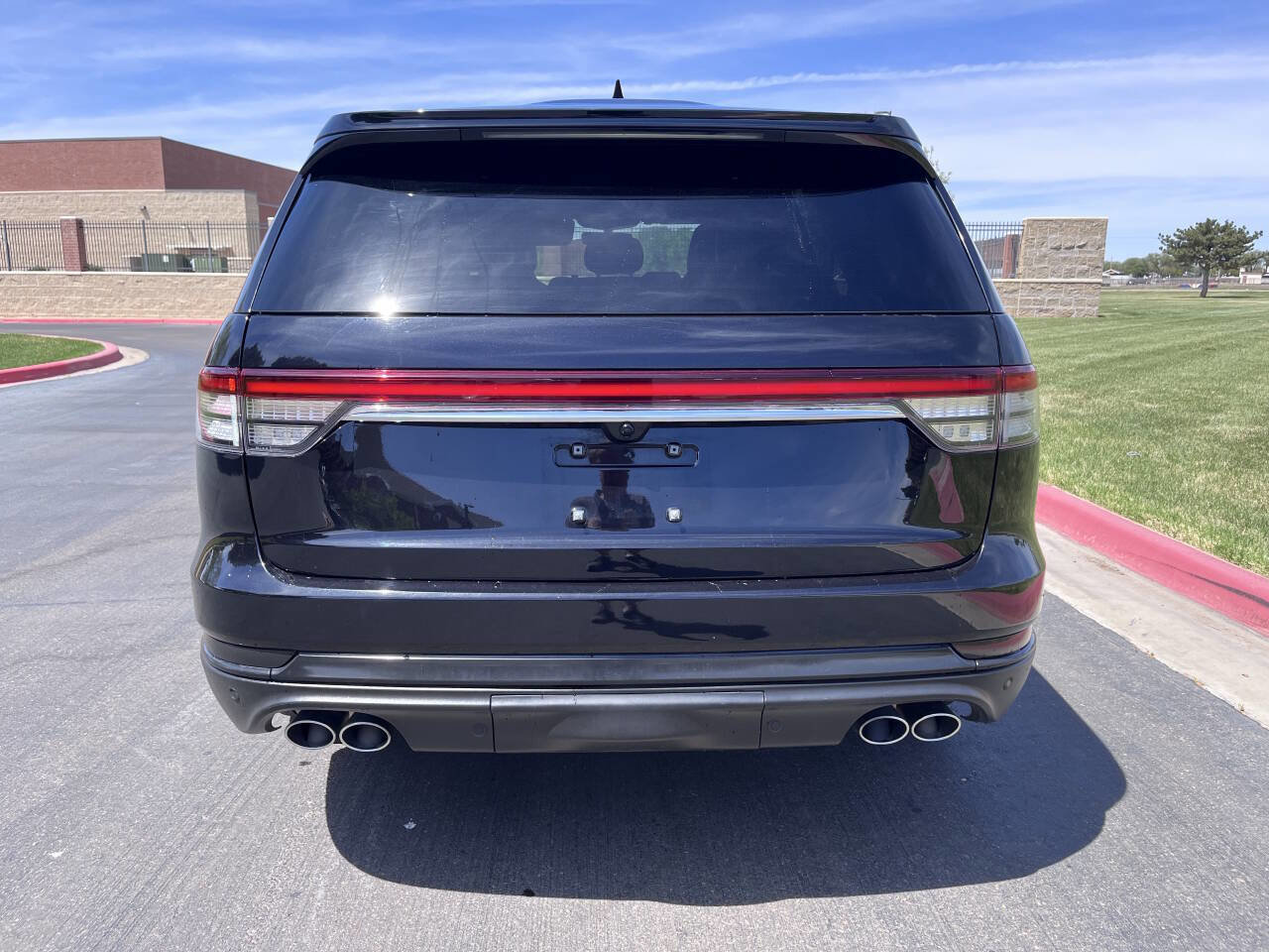 Used 2020 Lincoln Aviator Reserve w/ Equipment Group 202A image 4