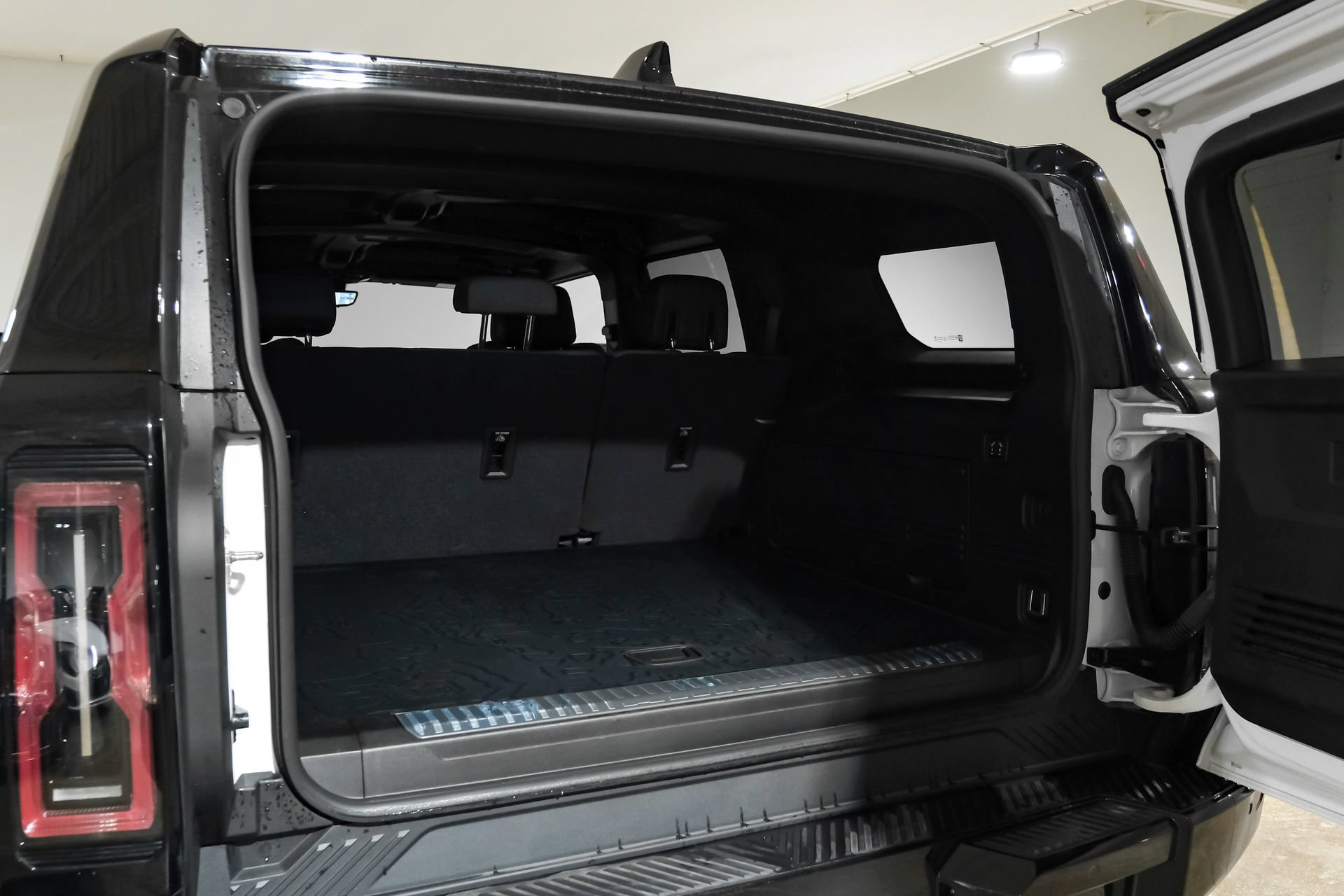 Used 2025 GMC Hummer EV 2X w/ LPO, Sport Package AWD/4WD image 65
