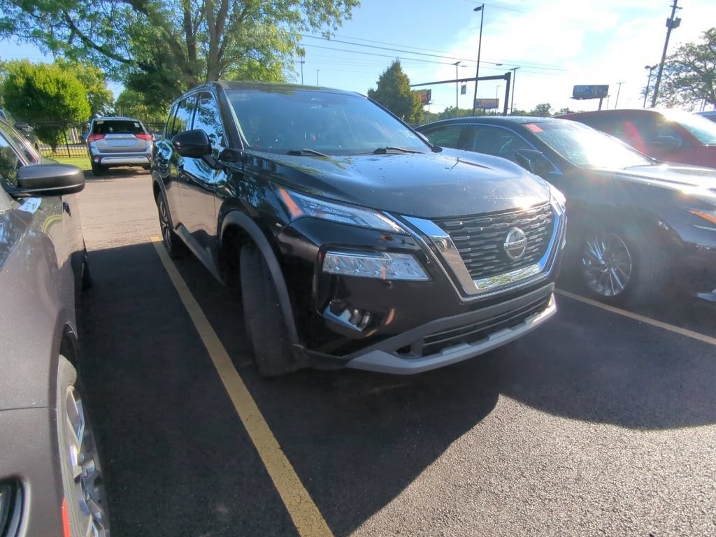 Used 2021 Nissan Rogue SV AWD/4WD image 3