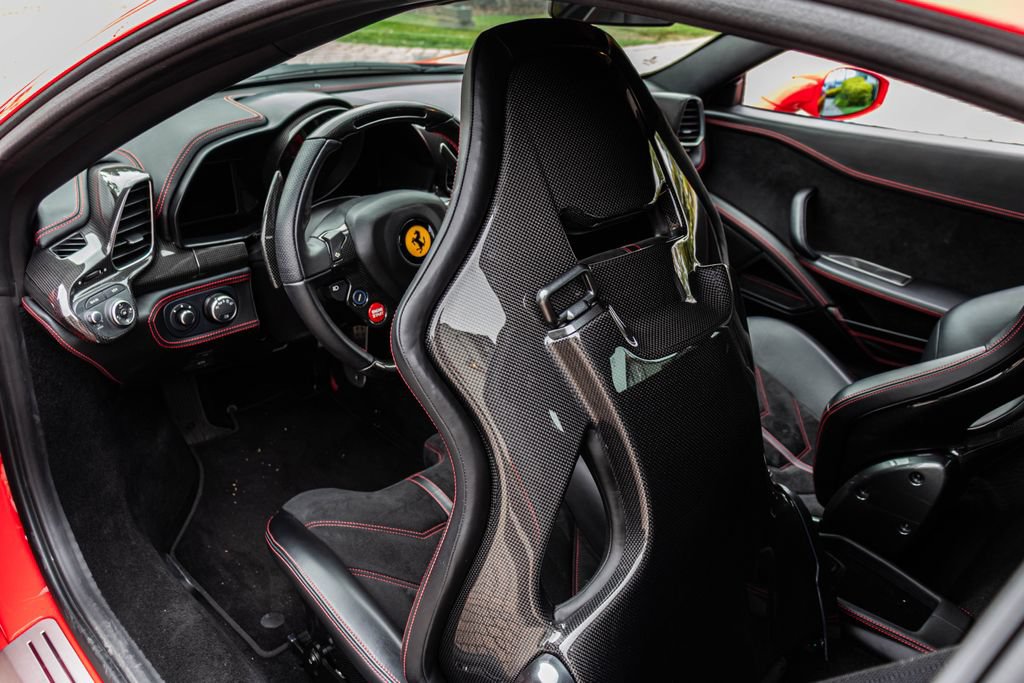 Used 2015 Ferrari 458 Italia Coupe RWD image 37