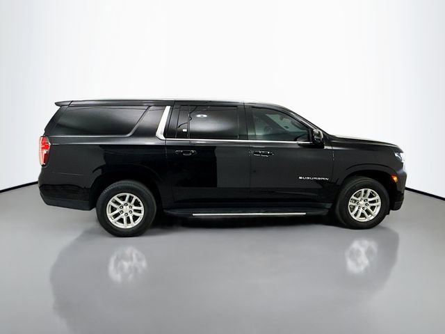 Used 2023 Chevrolet Suburban LT w/ Luxury Package image 11