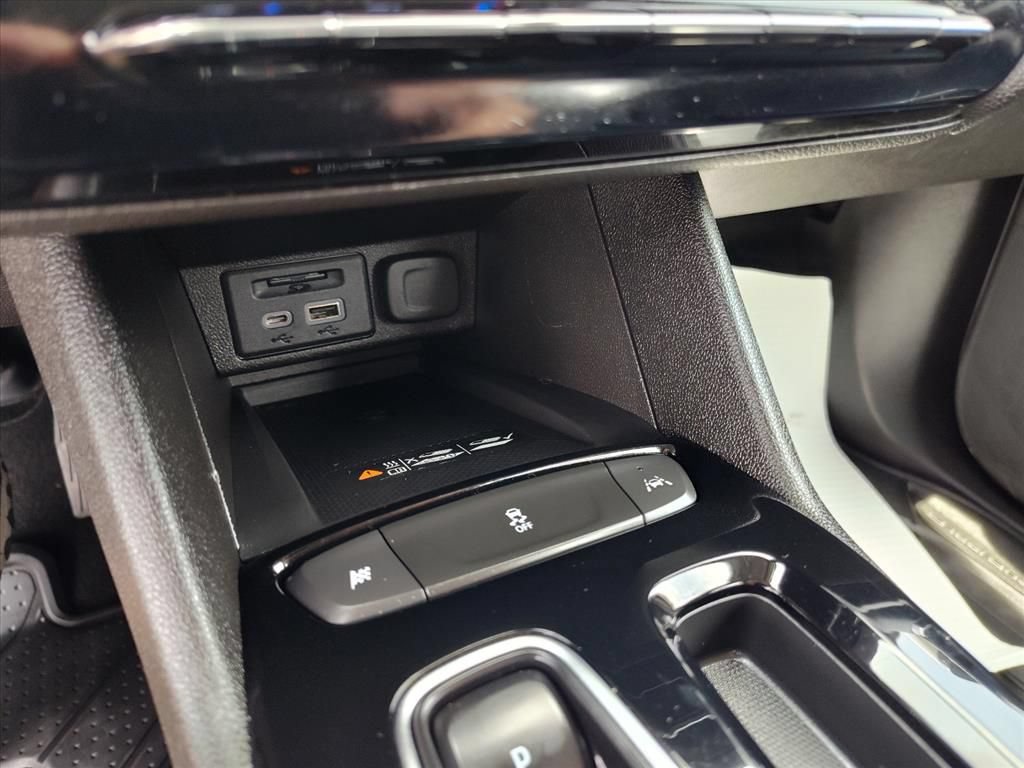 Used 2022 Chevrolet Bolt EUV Premier w/ Sun & Sound Package FWD image 20
