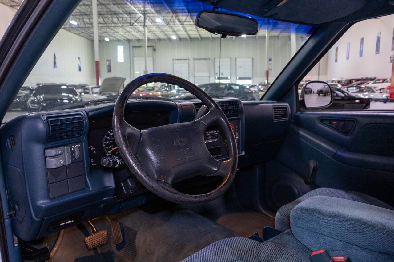 Used 1995 Chevrolet S10 Pickup LS RWD image 10