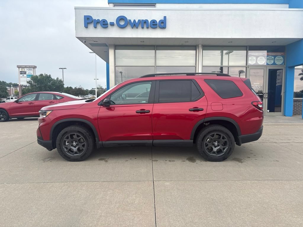 Certified 2025 Honda Pilot TrailSport image 8