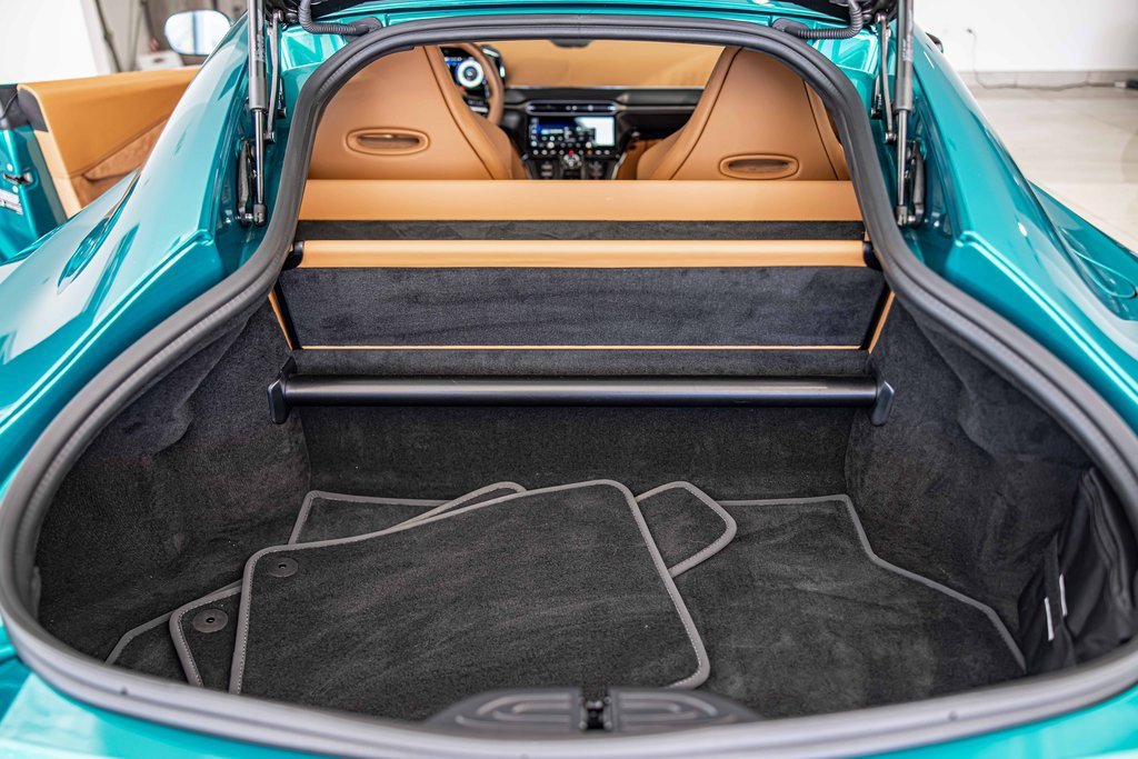 Used 2025 Aston Martin V8 Vantage Coupe image 15