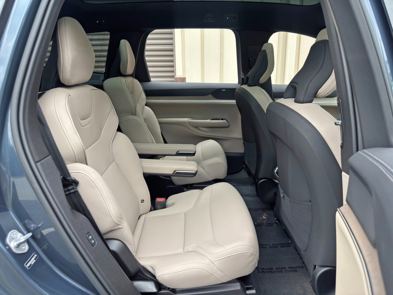 Used 2025 Volvo EX90 Ultra AWD/4WD image 40