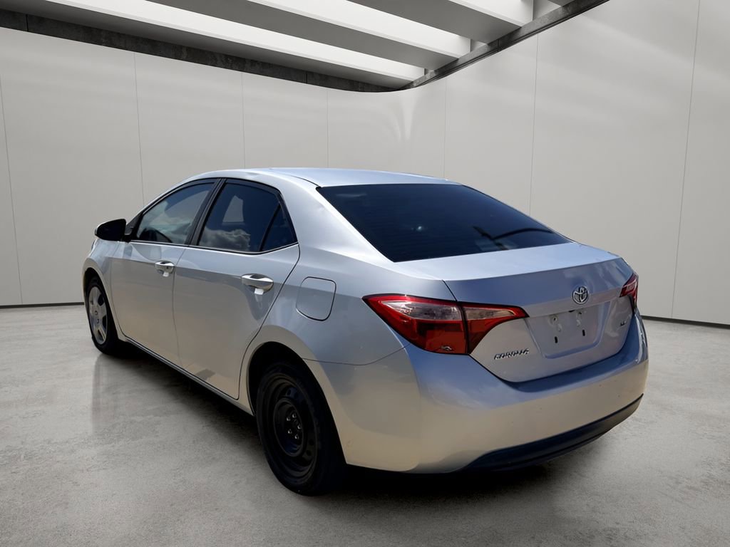 Used 2018 Toyota Corolla LE FWD image 3