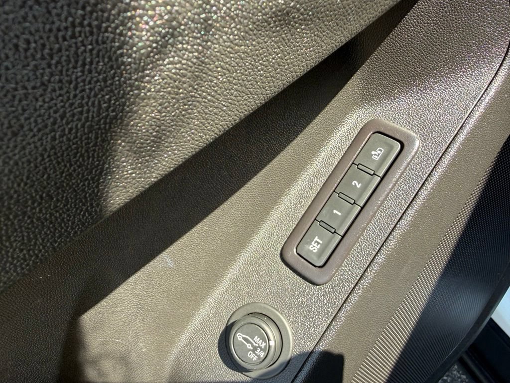 Used 2020 Chevrolet Equinox Premier FWD image 24