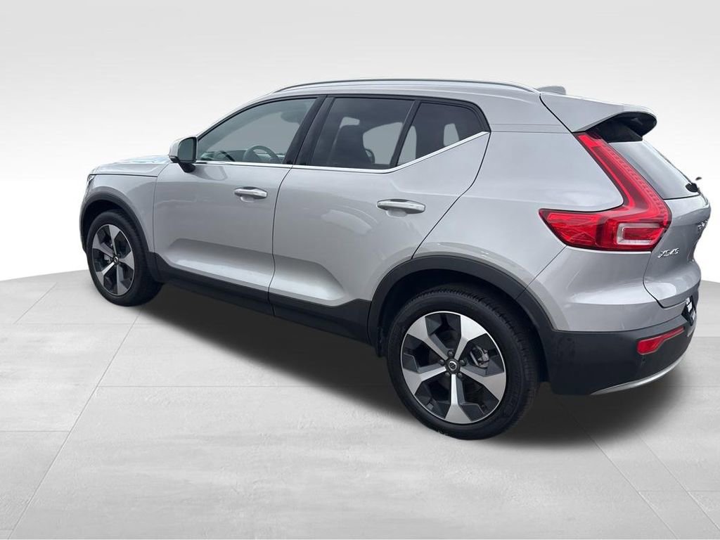 Used 2025 Volvo XC40 B5 Plus AWD/4WD image 15