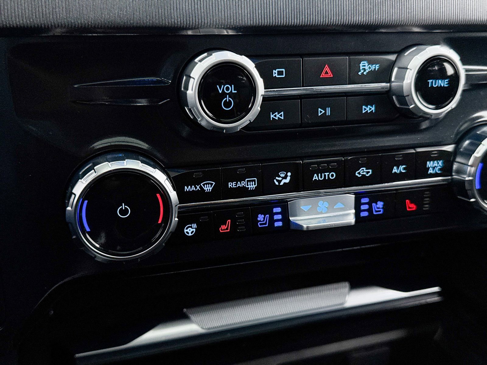 Used 2025 Ford F350 Platinum w/ Tremor Off-Road Package image 26