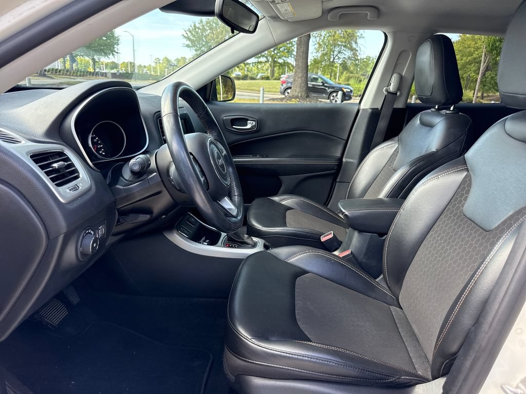 Used 2020 Jeep Compass Latitude FWD image 12