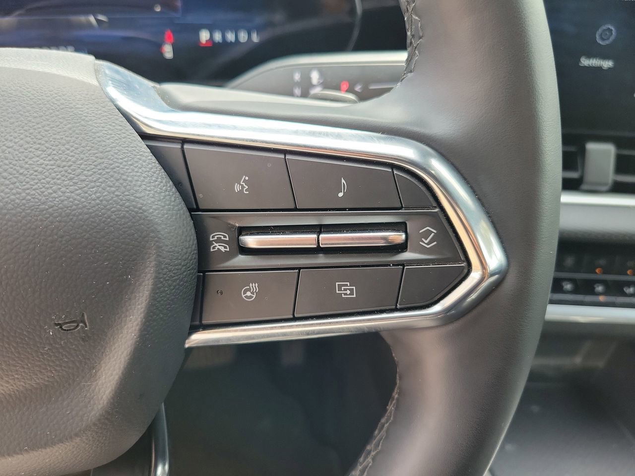 Used 2025 Chevrolet Equinox LT image 19