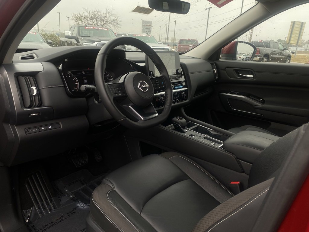 Used 2024 Nissan Pathfinder SL image 10