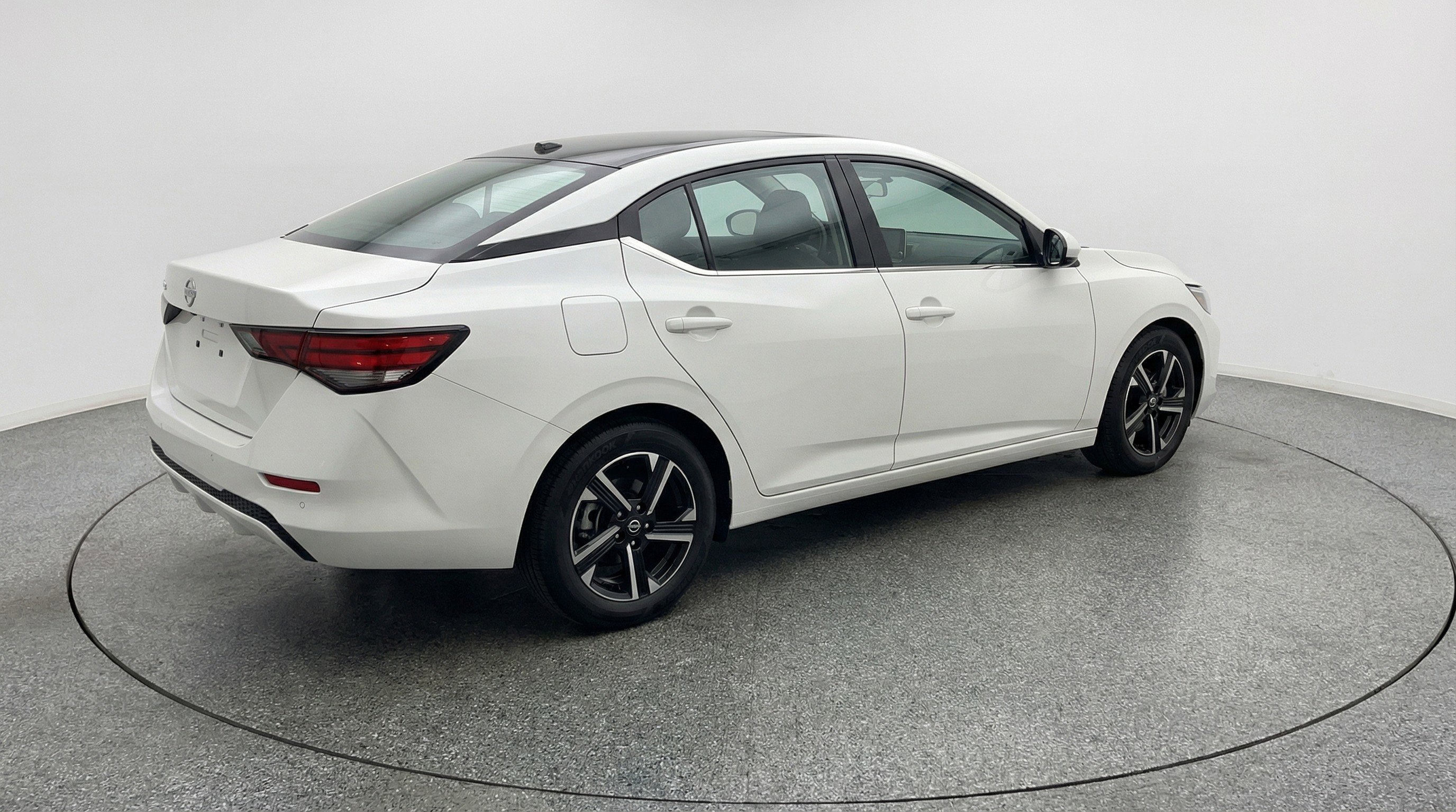 Used 2025 Nissan Sentra SV FWD image 9