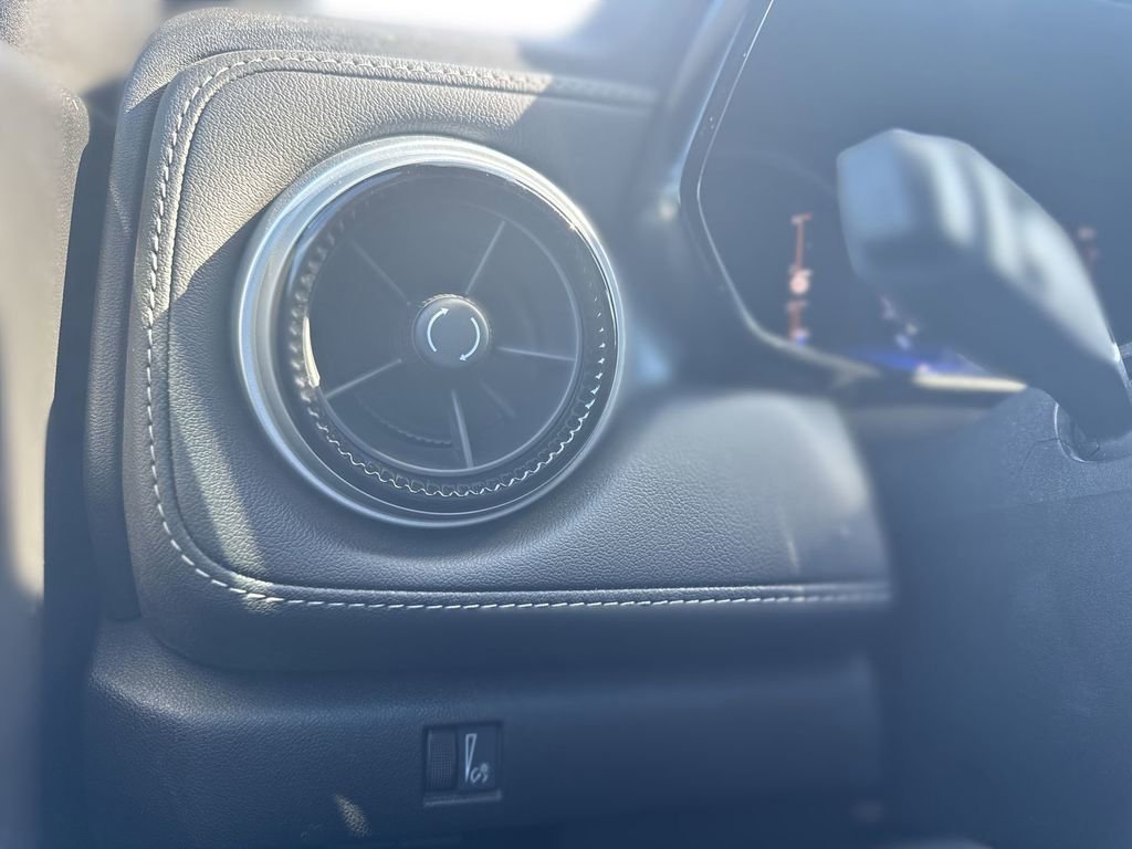 Used 2023 Chevrolet Colorado LT w/ LT Convenience Package III image 11