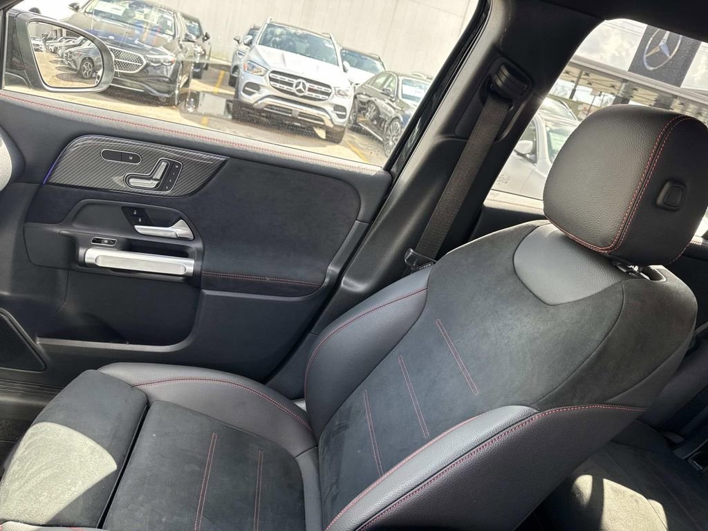 Used 2025 Mercedes-Benz GLB 250 image 16