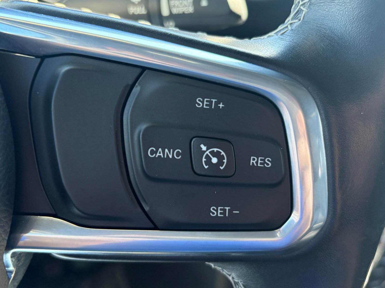 Used 2020 Jeep Gladiator Overland AWD/4WD image 19