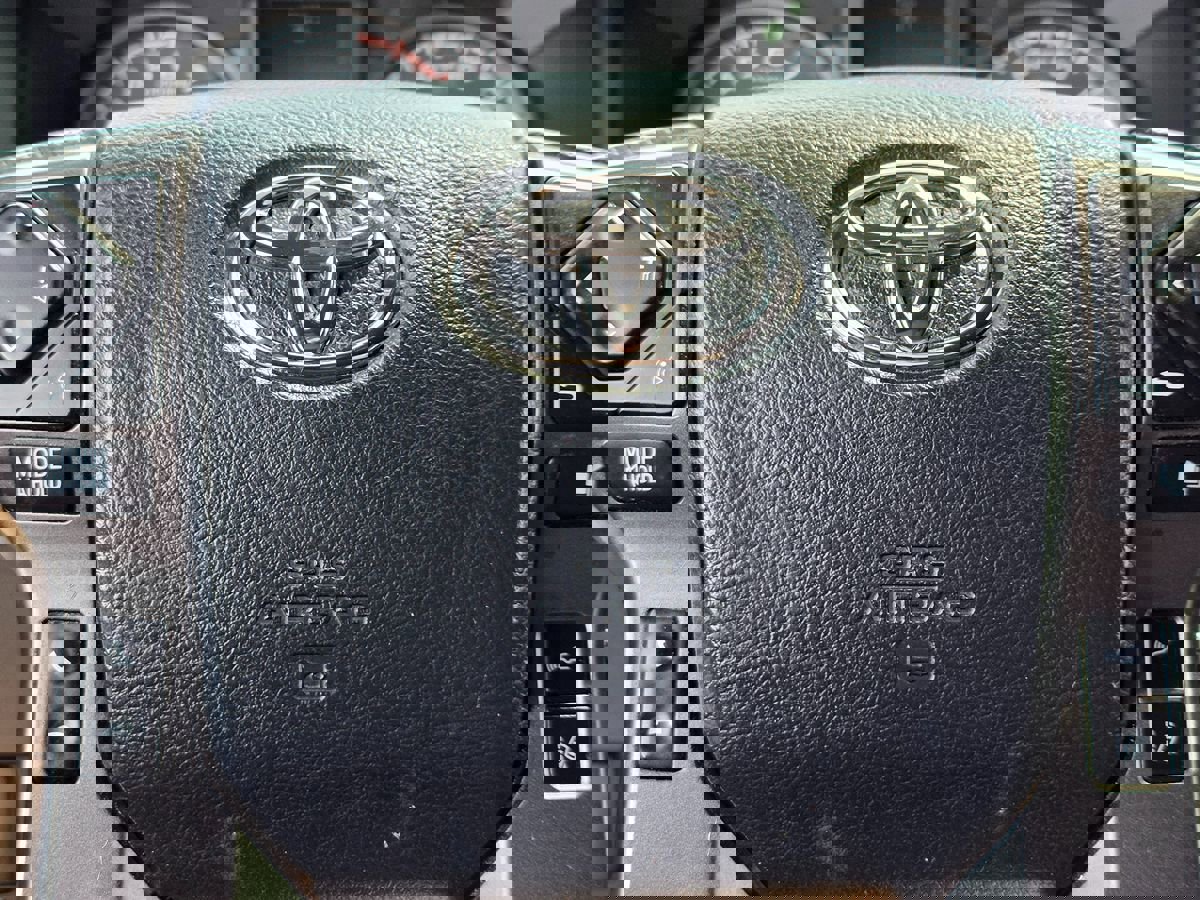 Used 2018 Toyota Tacoma TRD Off-Road w/ Technology Package image 26