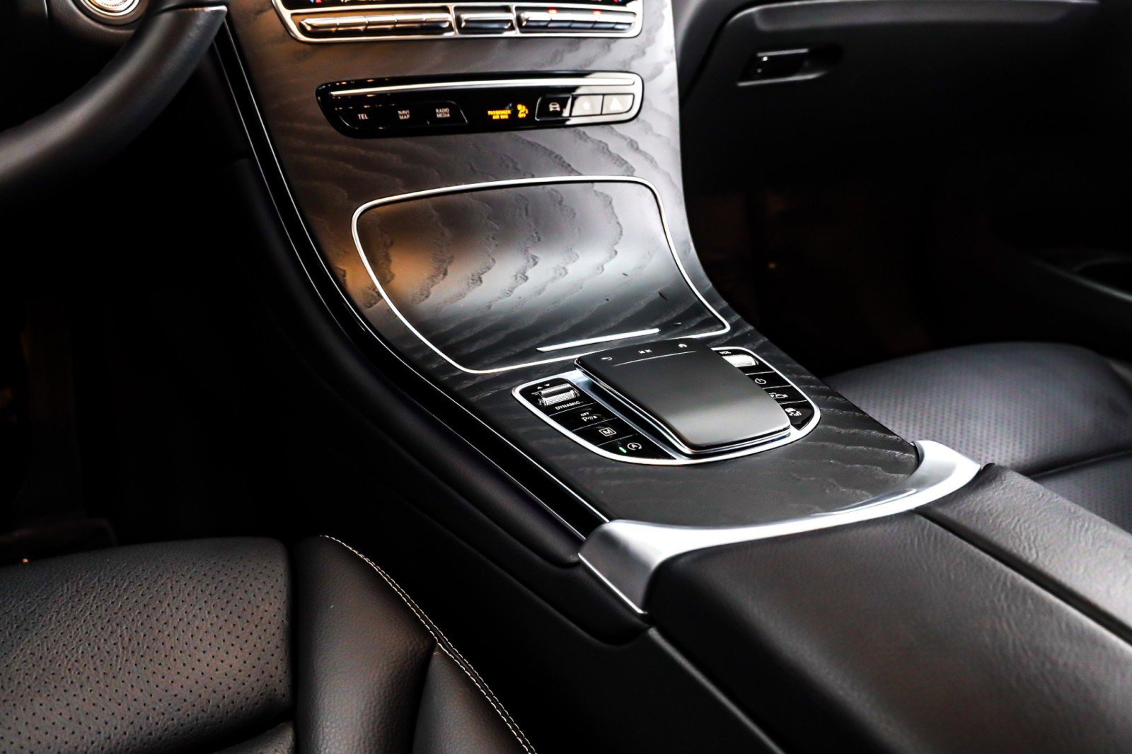 Used 2022 Mercedes-Benz GLC 300 w/ Premium Package Lite image 6