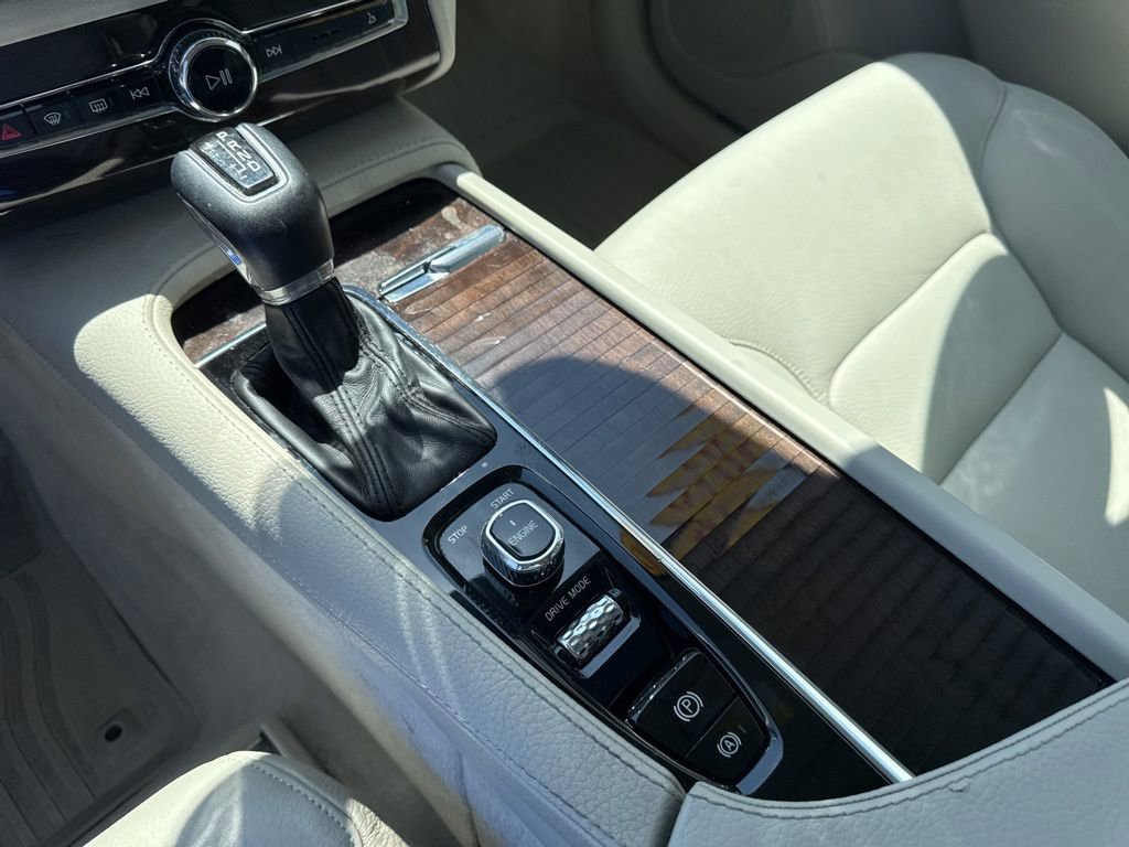 Used 2016 Volvo XC90 T6 Momentum w/ Momentum Plus Package image 27
