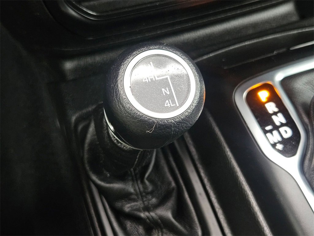 Certified 2023 Jeep Gladiator Willys image 32