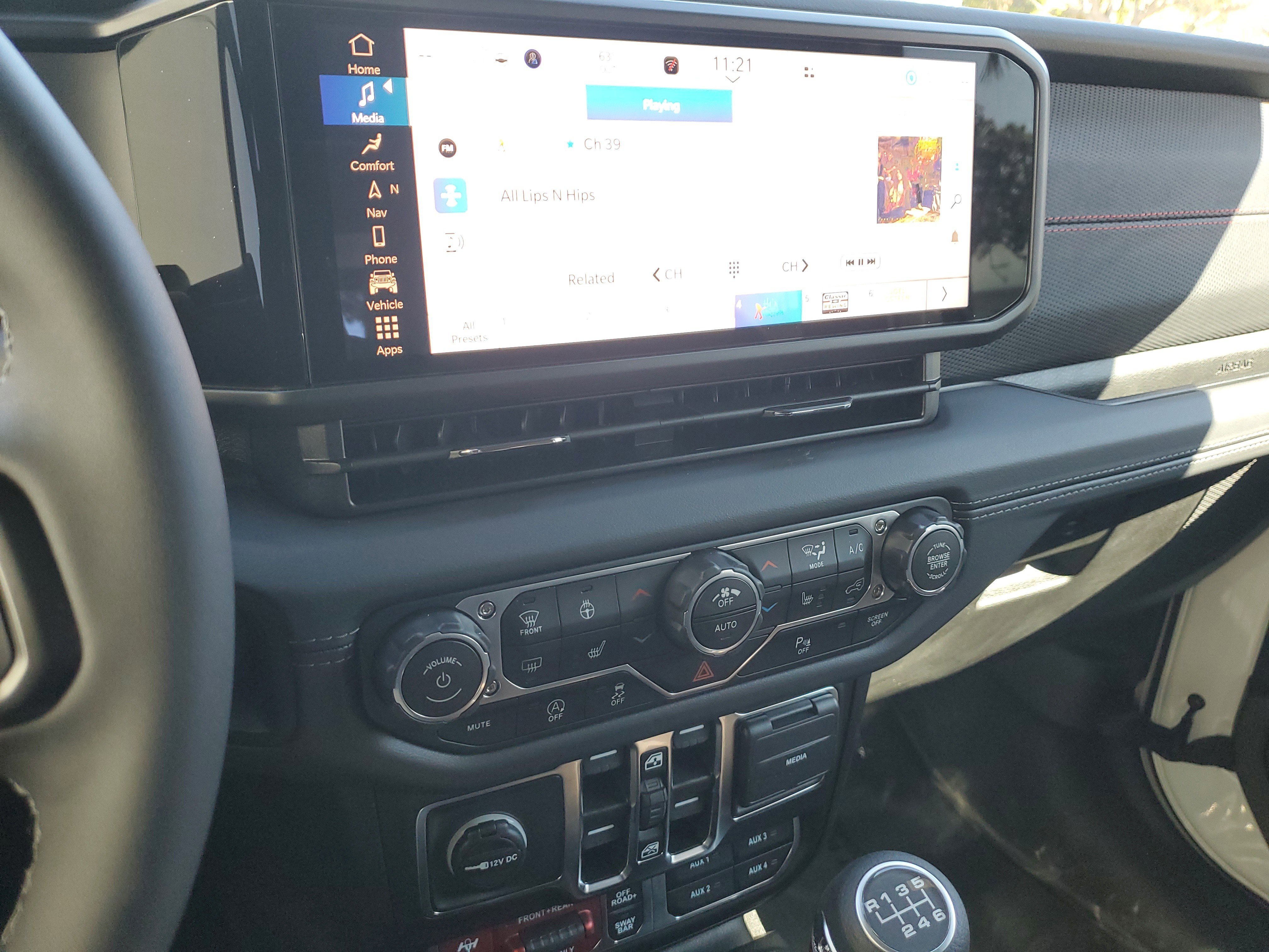 Used 2025 Jeep Wrangler Unlimited Rubicon w/ Safety Group image 27