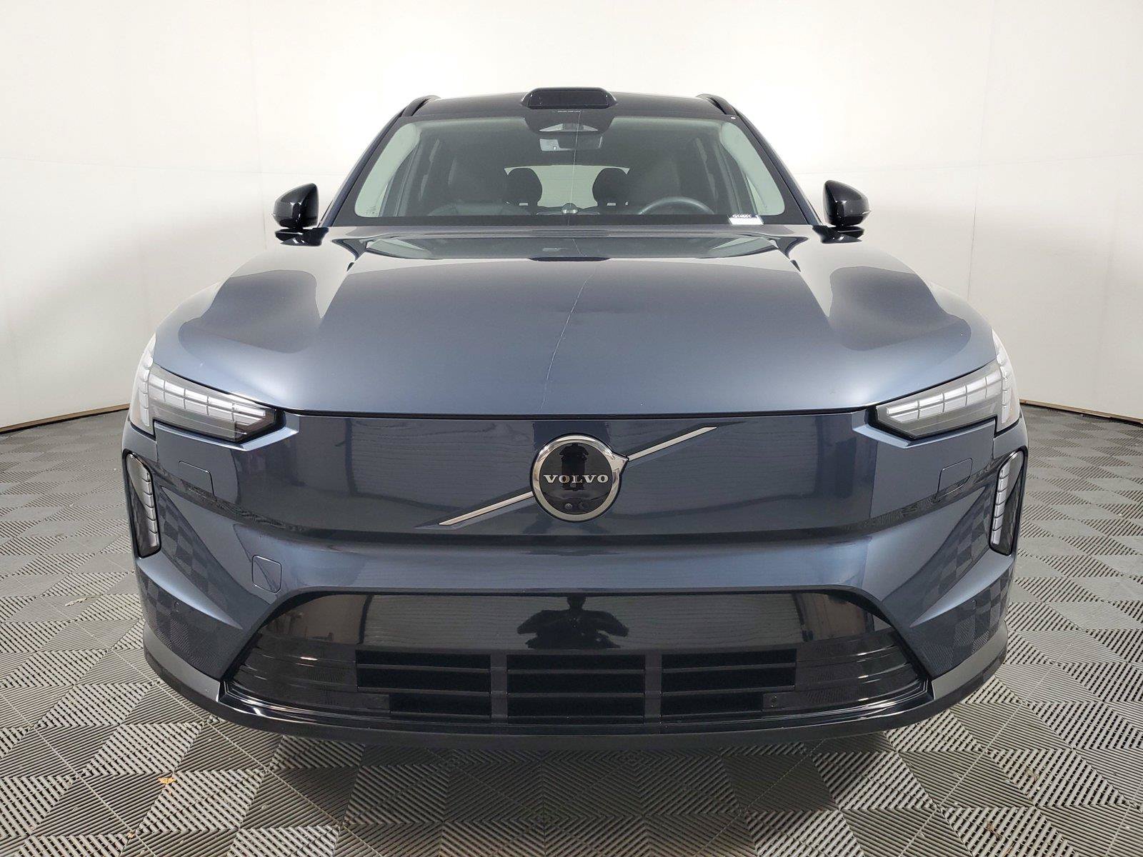 Used 2025 Volvo EX90 Ultra AWD/4WD image 2