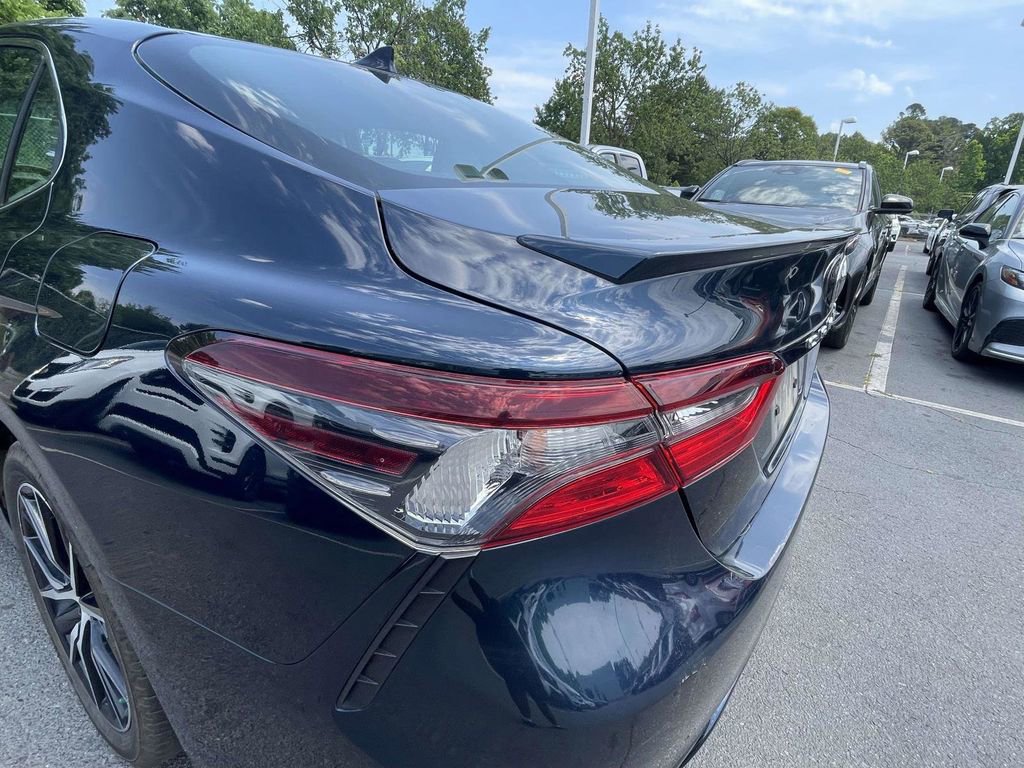 Used 2021 Toyota Camry SE w/ Convenience Package FWD image 14