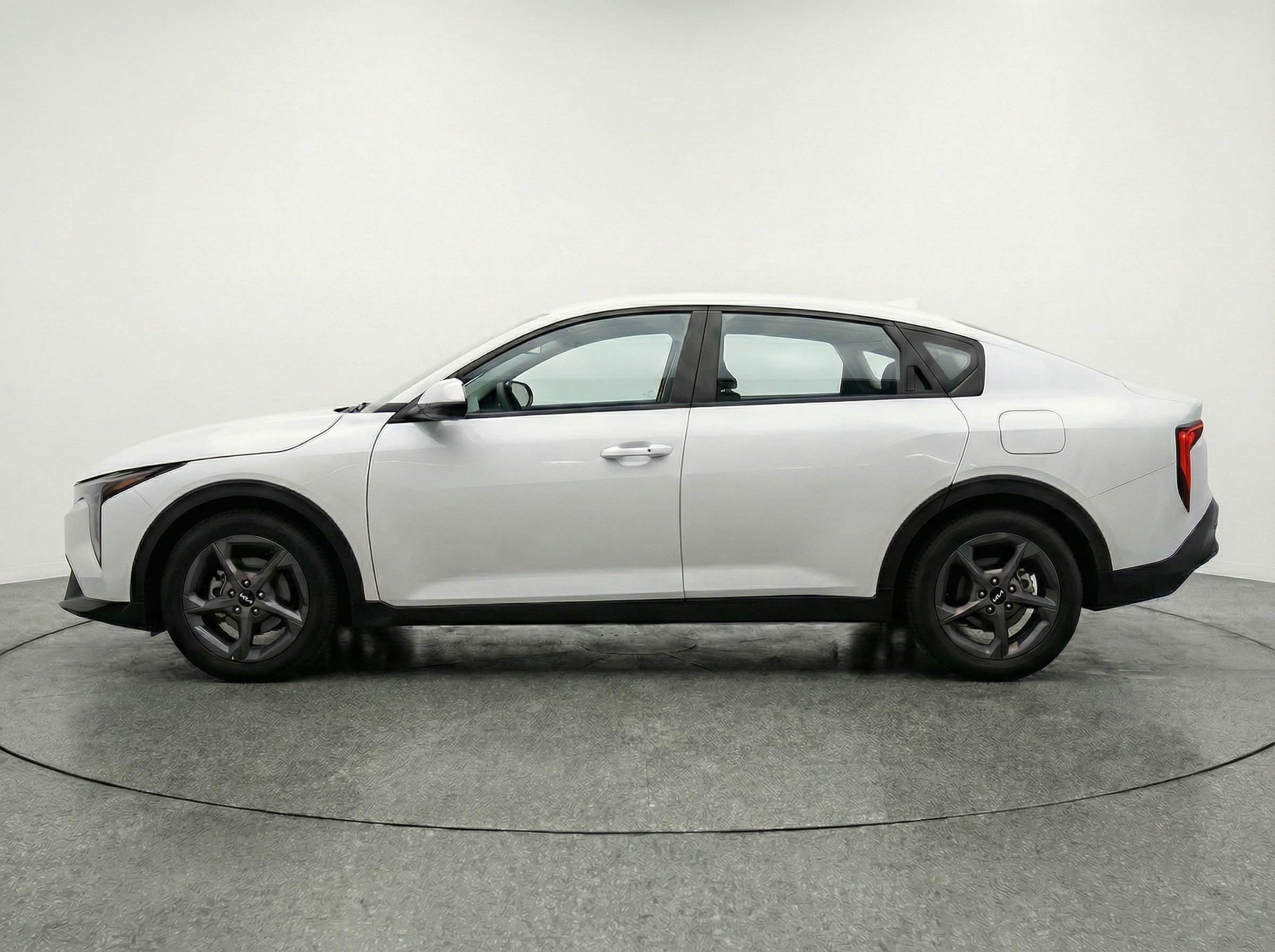 Used 2025 Kia K4 LXS image 5