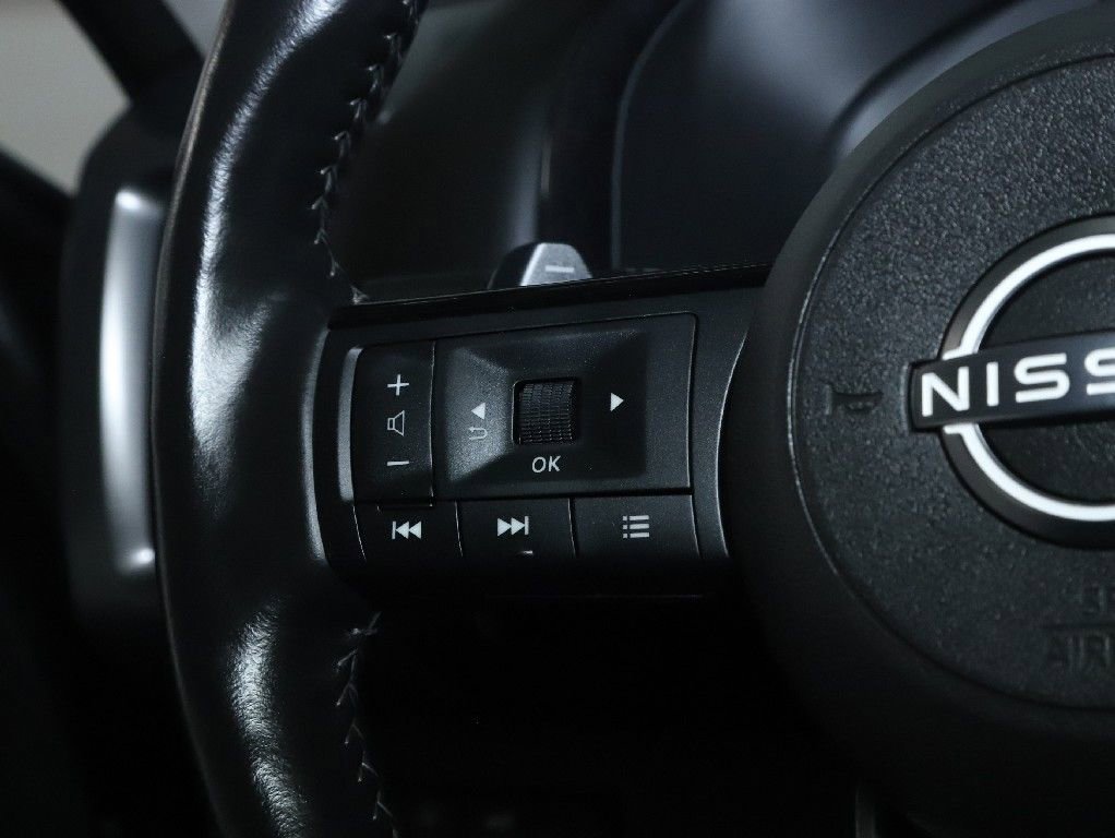 Used 2025 Nissan Pathfinder SL AWD/4WD image 23