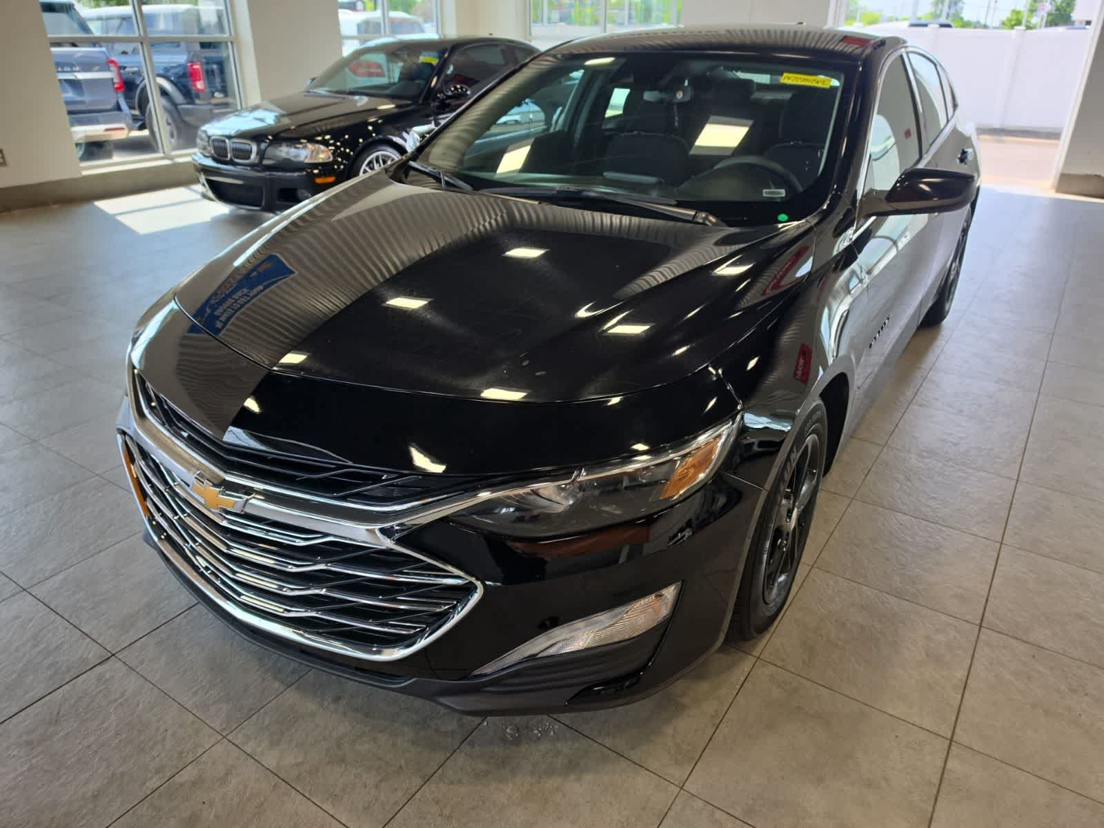 Used 2023 Chevrolet Malibu LT FWD image 2