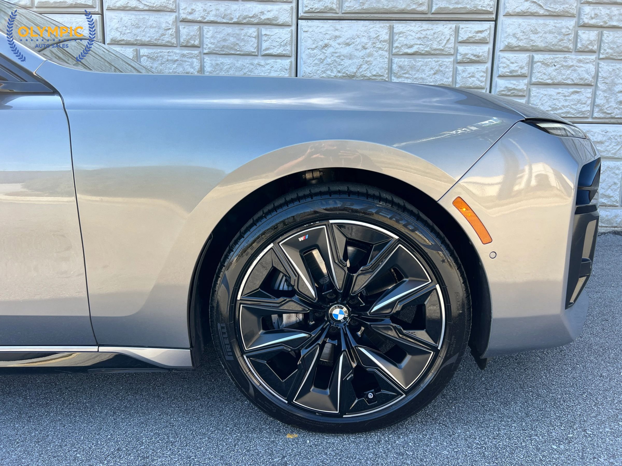 Used 2023 BMW 740i image 11