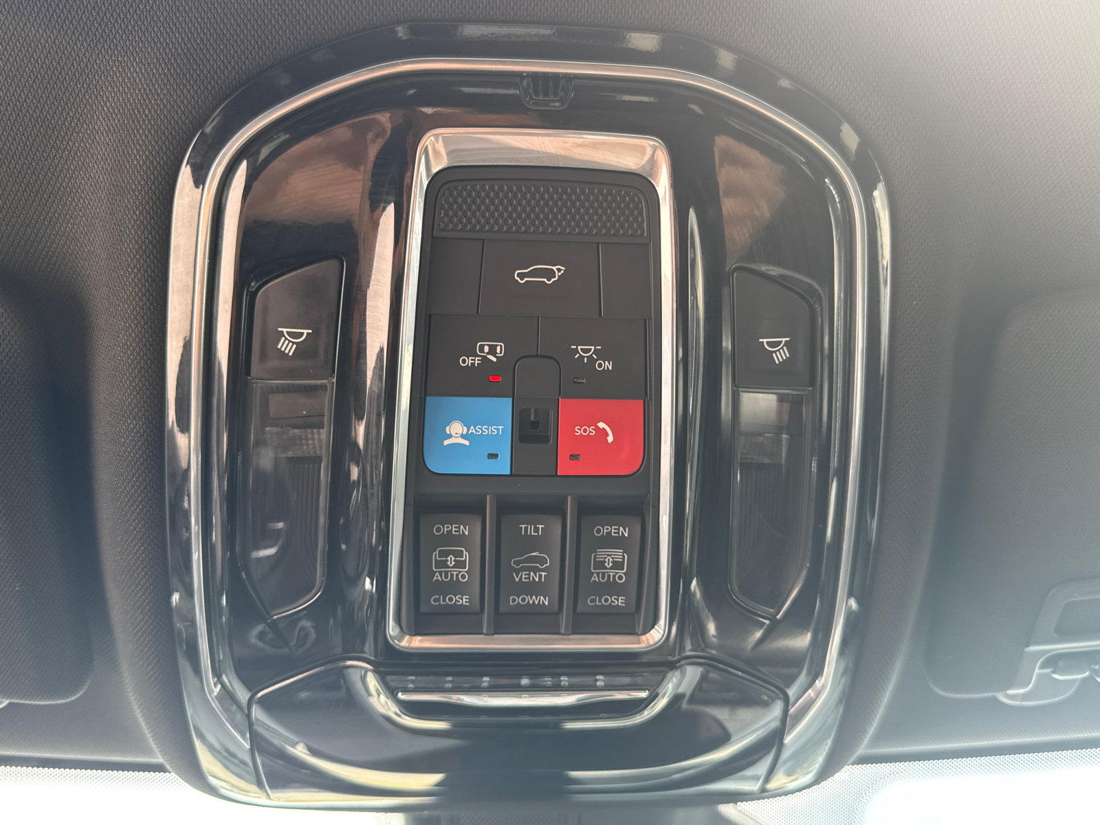 Certified 2025 Jeep Grand Cherokee L Overland w/ Advanced Protech Group III AWD/4WD image 30
