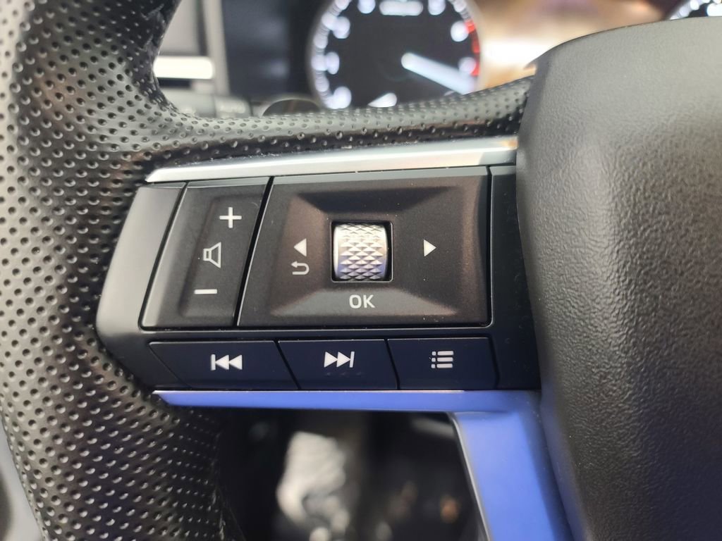 Used 2025 Mitsubishi Outlander SE image 26