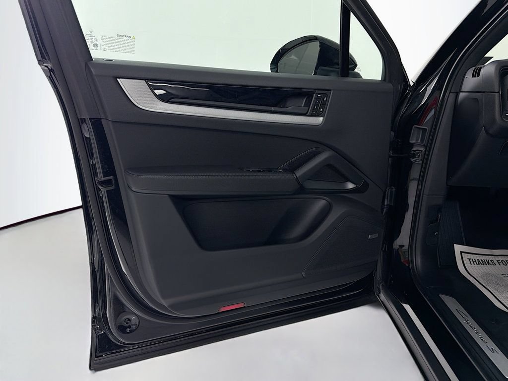 Certified 2025 Porsche Cayenne S AWD/4WD image 12