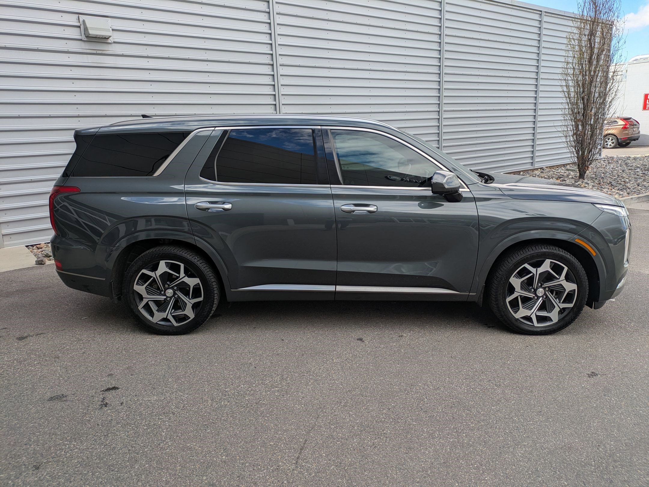 Used 2022 Hyundai Palisade Calligraphy image 2