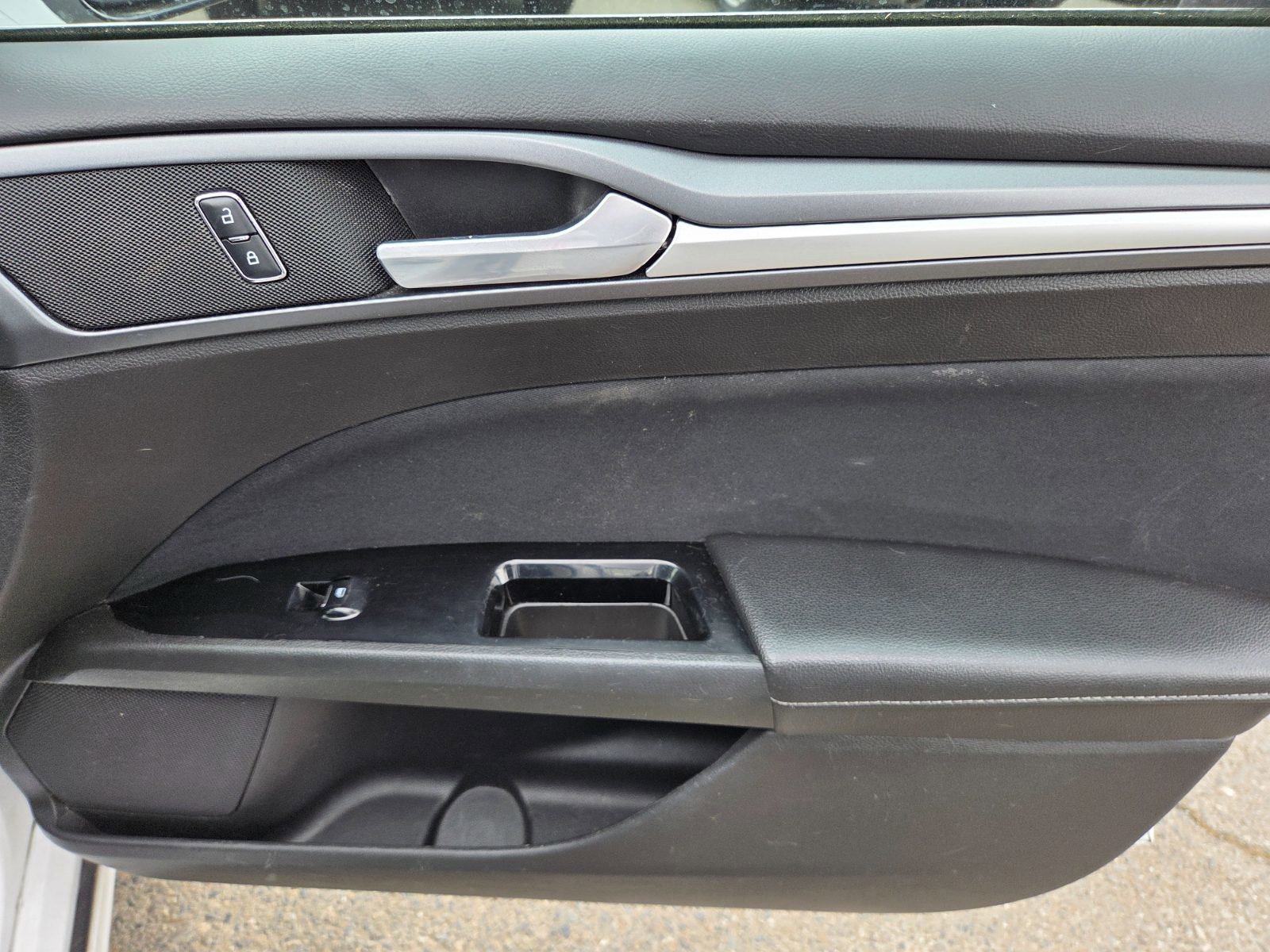 Used 2016 Ford Fusion SE FWD image 12