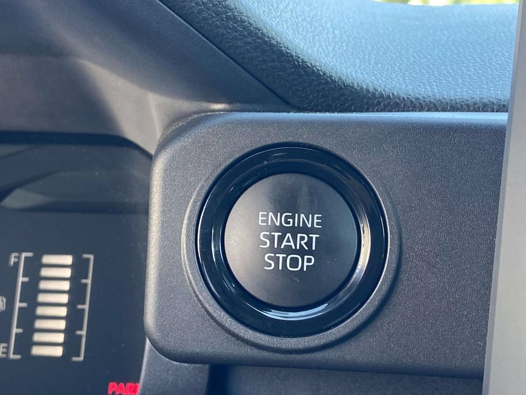 Used 2025 Toyota Tacoma SR5 AWD/4WD image 29