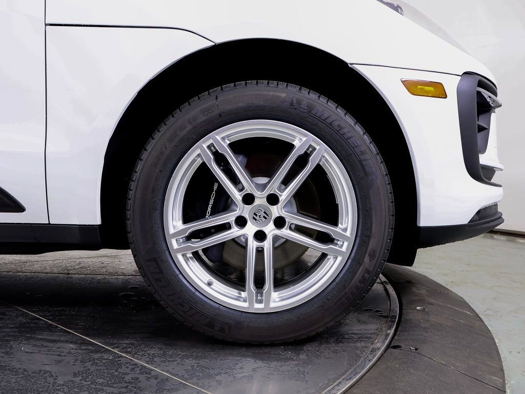 Certified 2025 Porsche Macan image 23