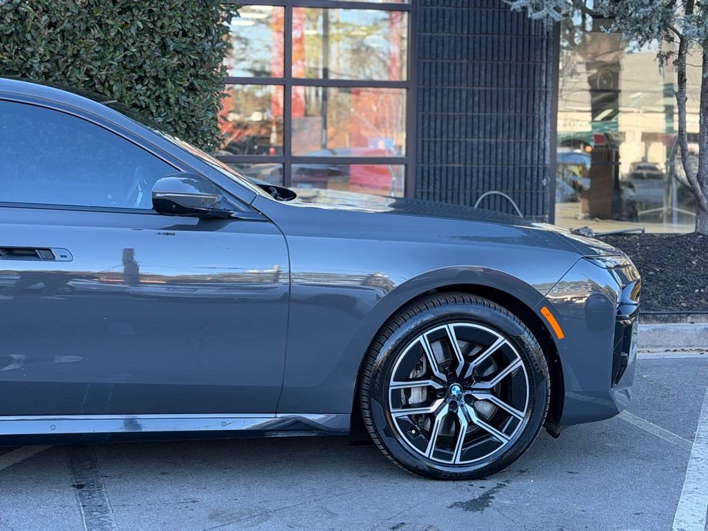 Used 2023 BMW 760i xDrive w/ Executive Package AWD/4WD image 23