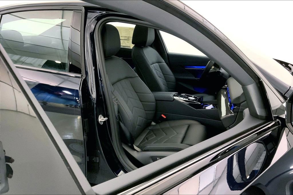 New 2026 BMW 550e xDrive image 7