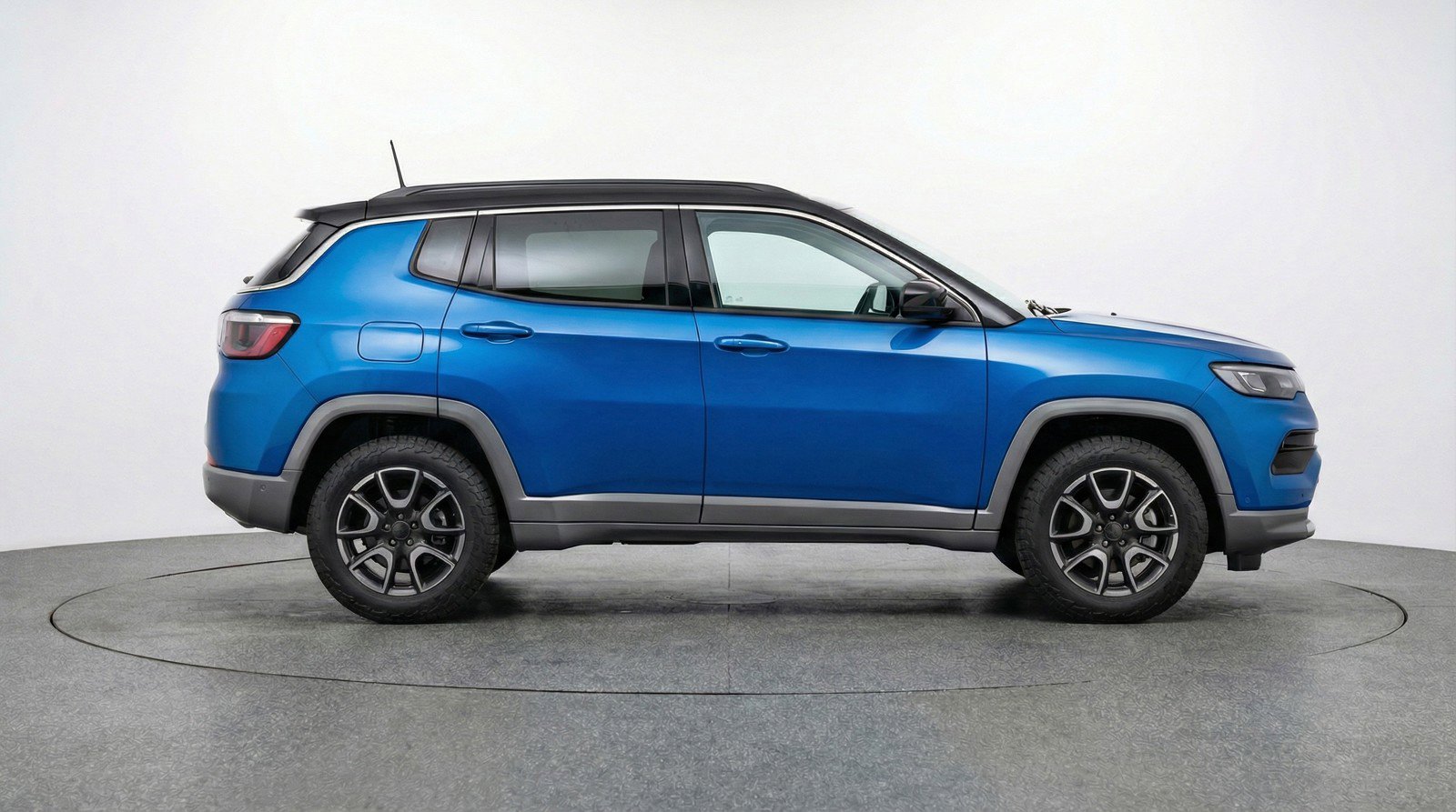 Used 2025 Jeep Compass Trailhawk image 9
