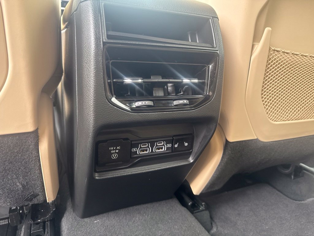 Used 2025 Jeep Grand Cherokee Limited w/ Luxury Tech Group II AWD/4WD image 28