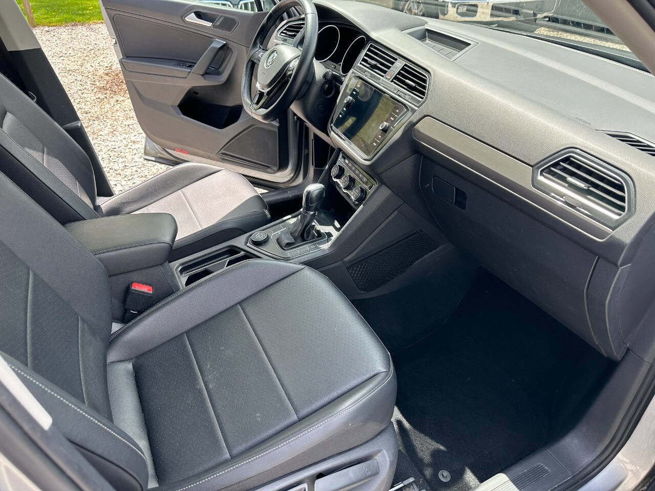Used 2019 Volkswagen Tiguan SE w/ Panoramic Sunroof Package image 16