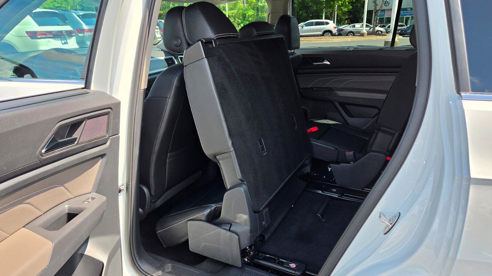 Certified 2023 Volkswagen Atlas SE w/ Black Wheel Package FWD image 46